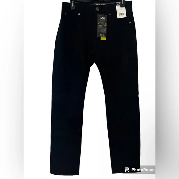 NWT MEN’S LEES EXTREME MOTION SLIM STRAIGHT JEANS IN BLACK - Picture 1 of 10